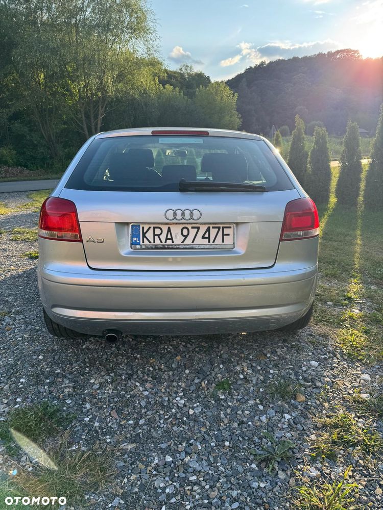 Audi A3 3-drzwiowe 1.6 Attraction - 4