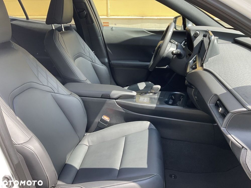 Lexus UX 300h F Sport Design - 10
