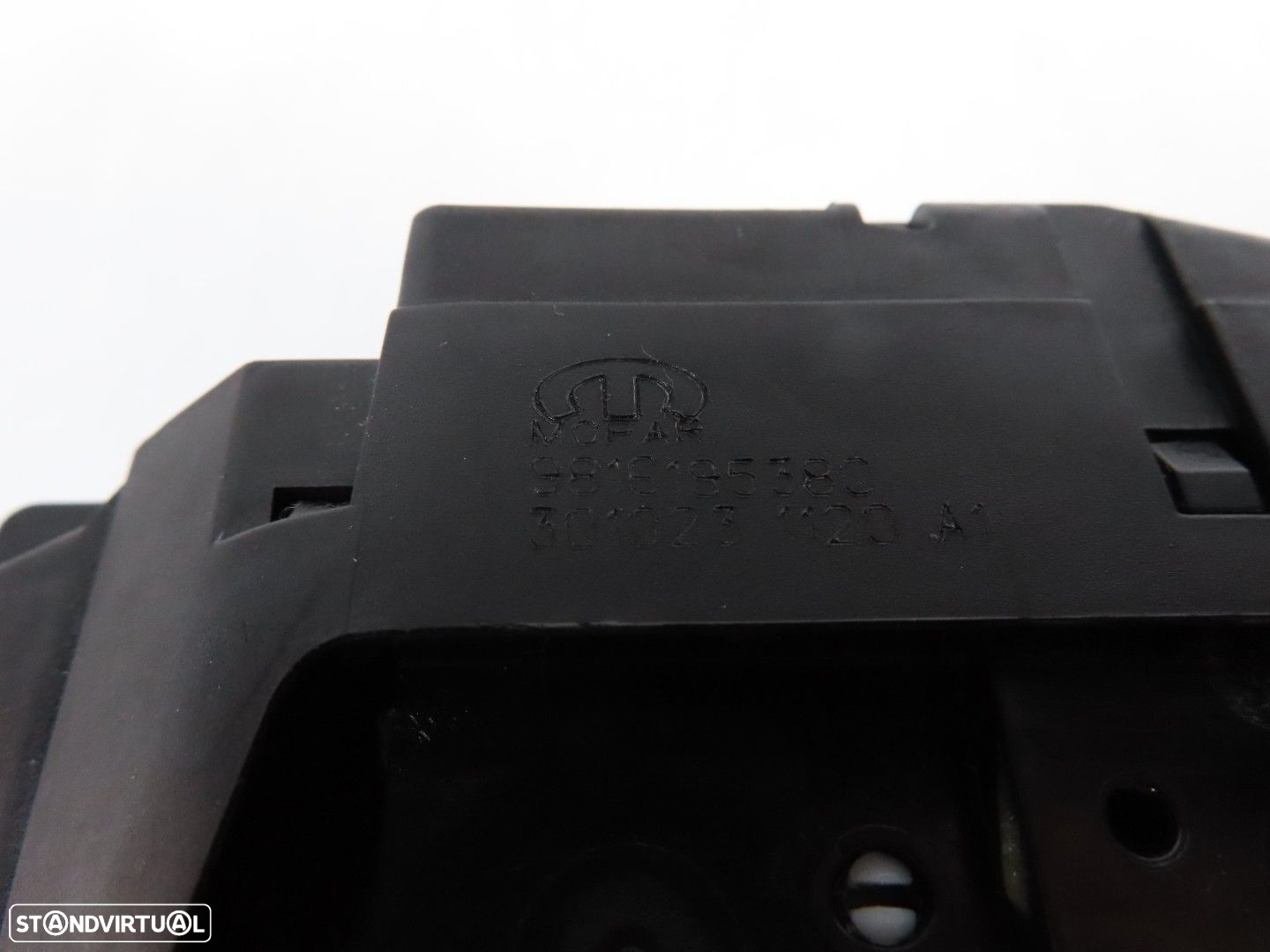 Fecho da mala Usado / Original CITROEN C4 CACTUS/CITROEN C3 III (SX)/OPEL CROSSL... - 3