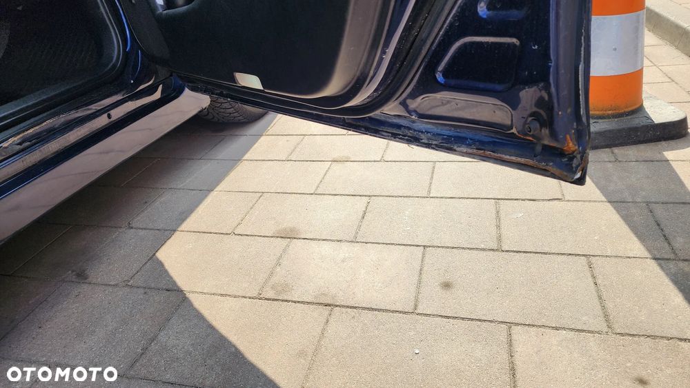 Toyota Prius (Hybrid) - 12