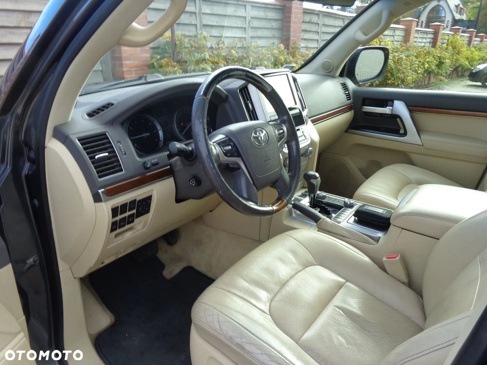 Toyota Land Cruiser - 6