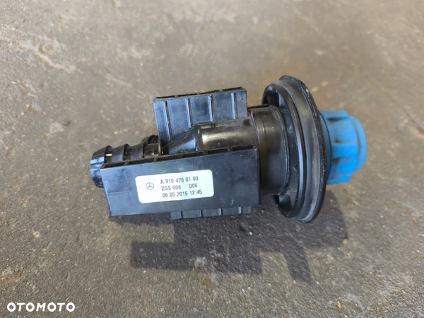 Wlew wlewka korek adblue Mercedes-Benz Sprinter w907 w910 a9104700100
