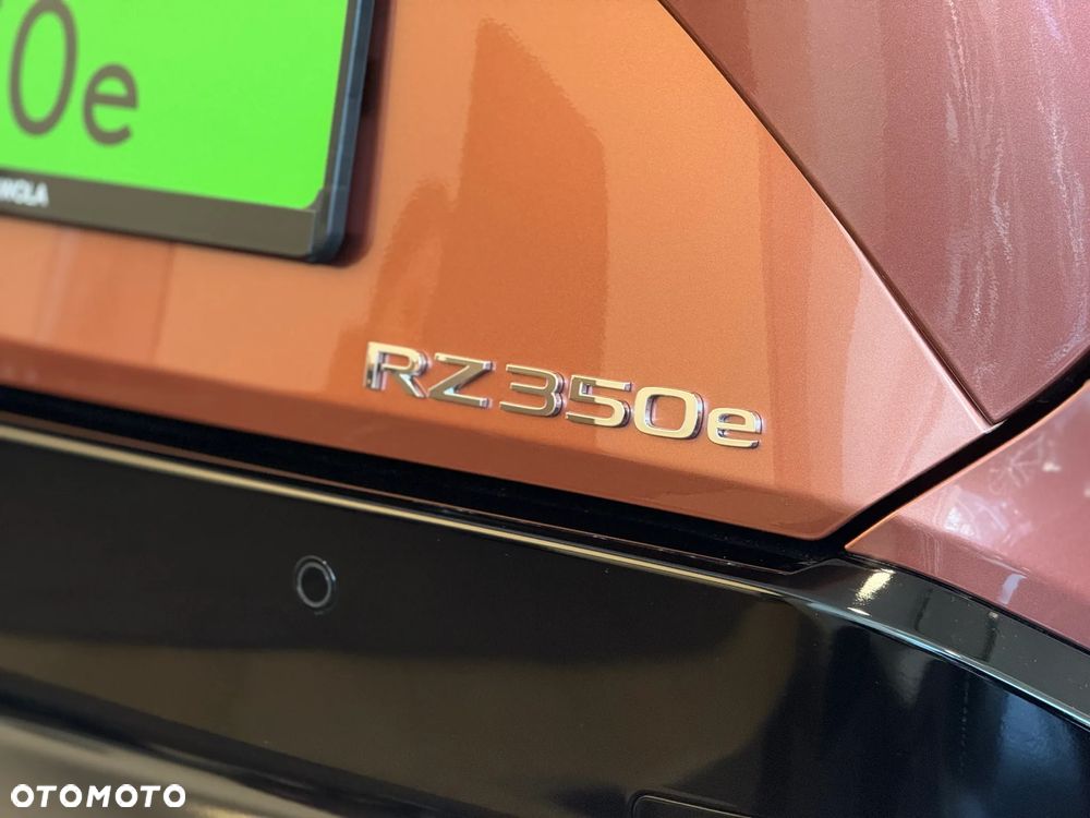 Lexus RZ - 7
