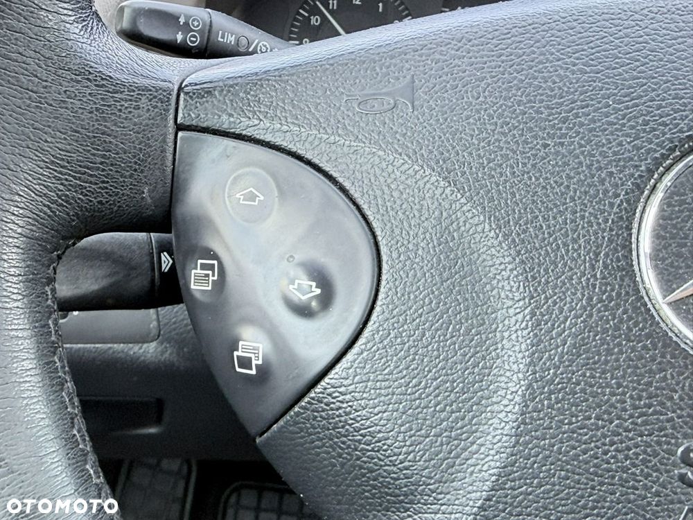 Mercedes-Benz Klasa E 220 CDI Automatik Classic - 19