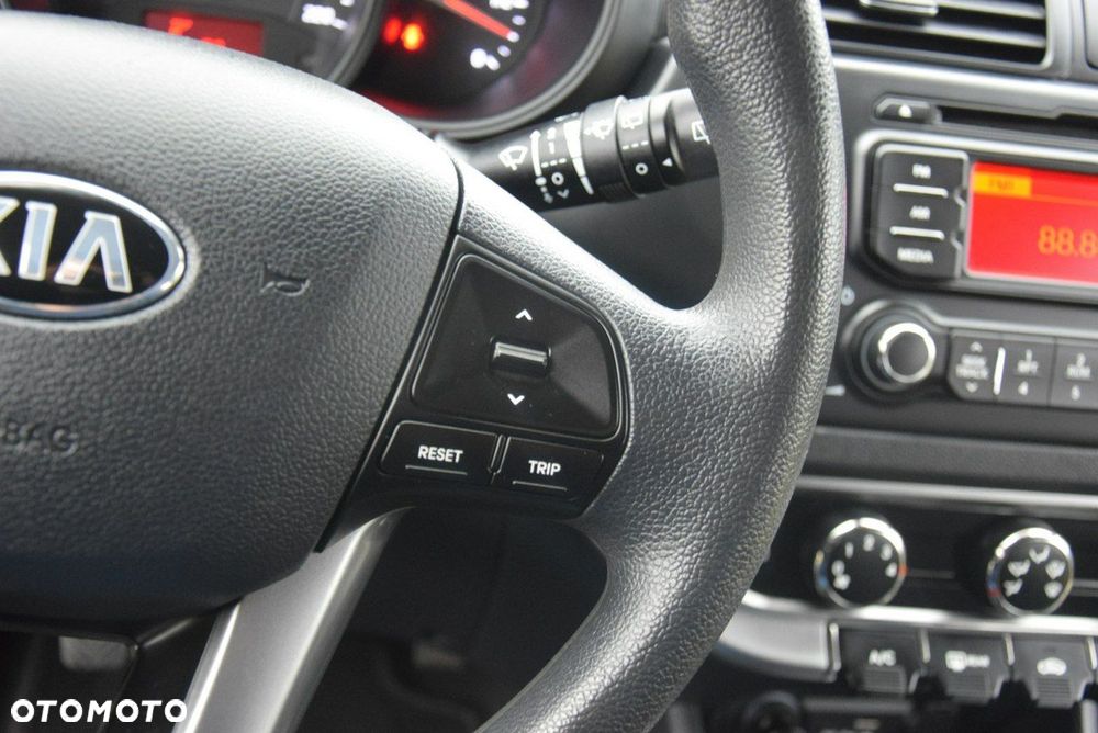 Kia Rio 1.2 Attract - 32