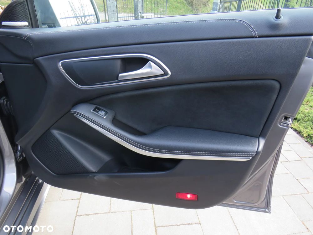 Mercedes-Benz CLA 180 7G-DCT - 18