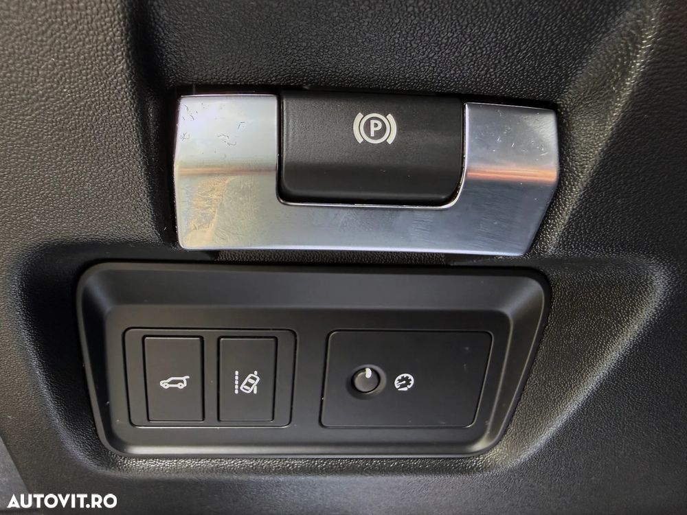 Jaguar E-Pace D150 - 13