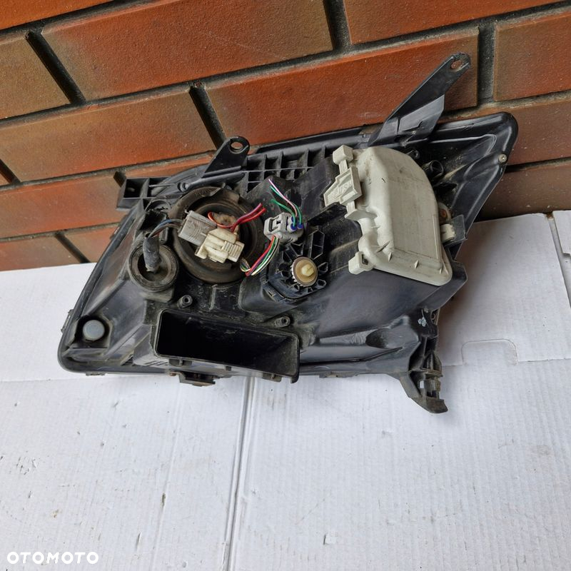 TOYOTA AVENSIS T25 03-06 LAMPA PRZÓD PRAWY - 5