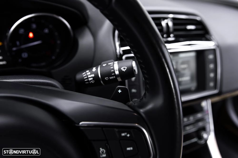 Jaguar XE 2.0 D Prestige Aut. - 47