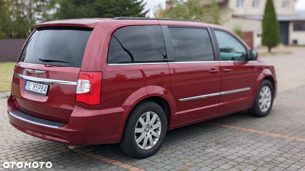 Chrysler Town & Country - 5