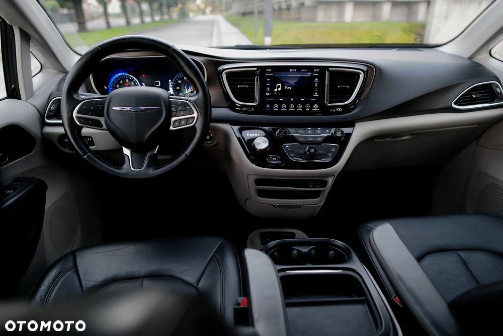 Chrysler Pacifica - 25
