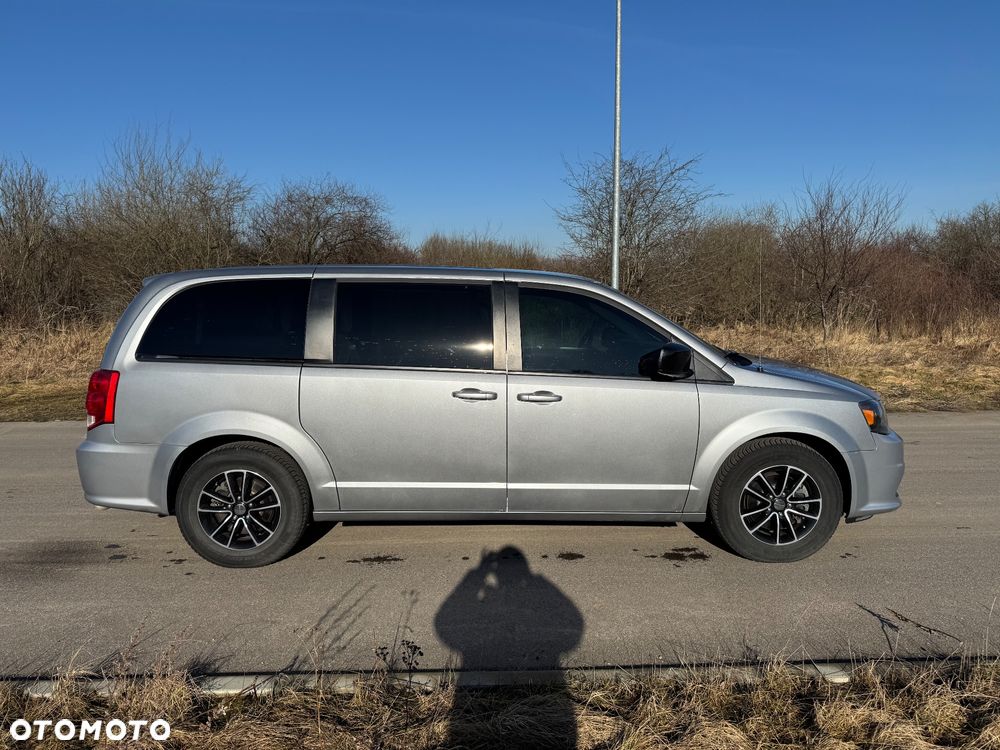 Dodge Grand Caravan - 10