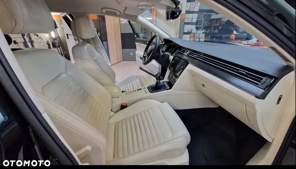 Volkswagen Passat - 10