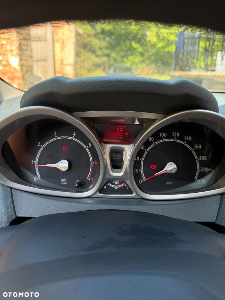 Ford Fiesta 1.4 Ghia - 11