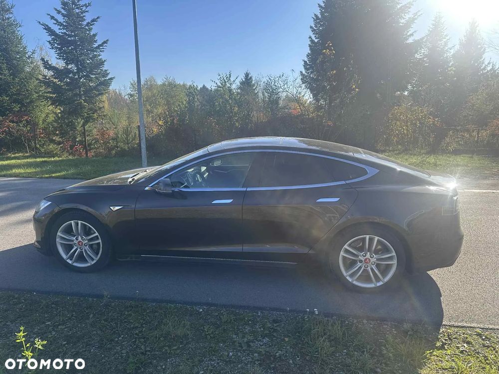 Tesla Model S 85 D - 6