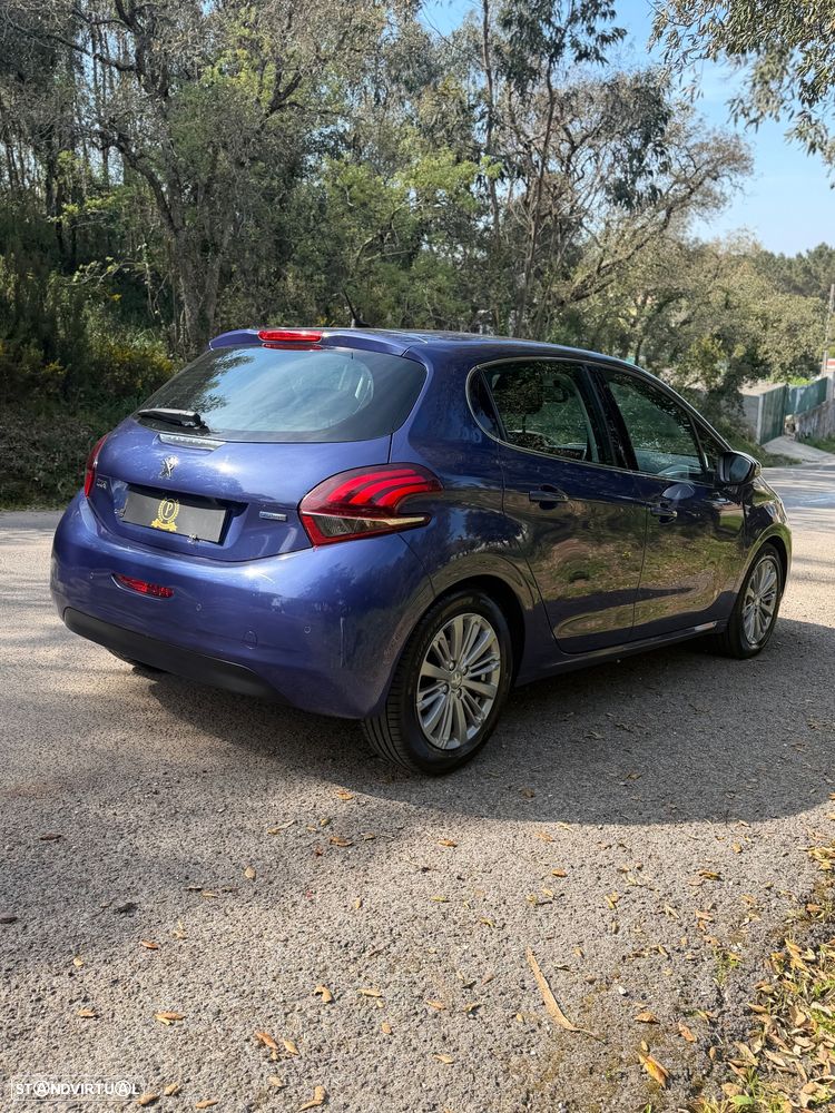 Peugeot 208 1.2 PureTech Allure EAT6 - 6