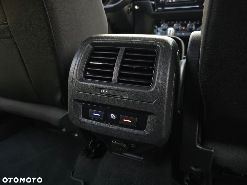 Volkswagen Touran 2.0 TDI BMT Highline DSG - 37