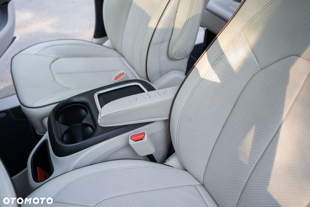 Chrysler Pacifica - 27