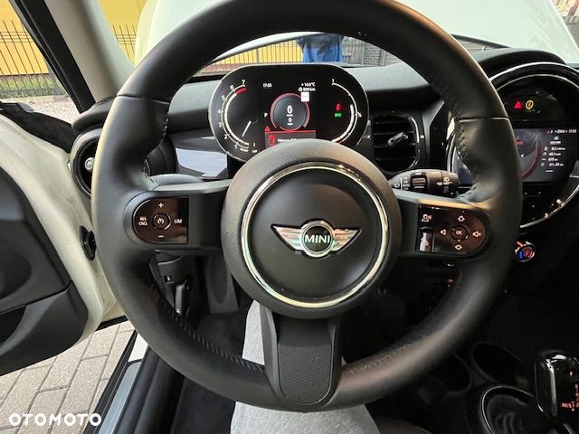 MINI Cooper Essential Trim - 11