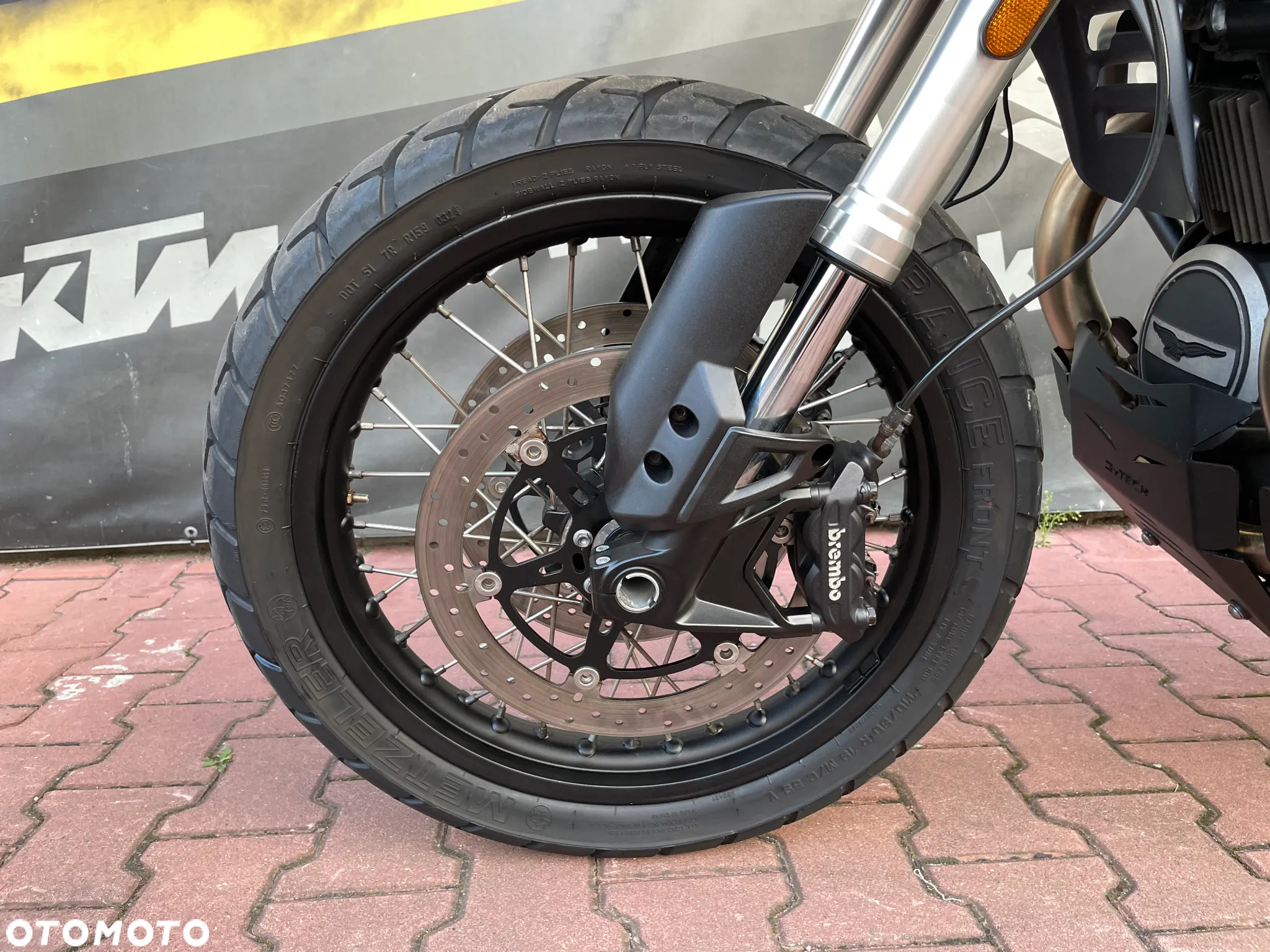 Moto Guzzi V85 - 16