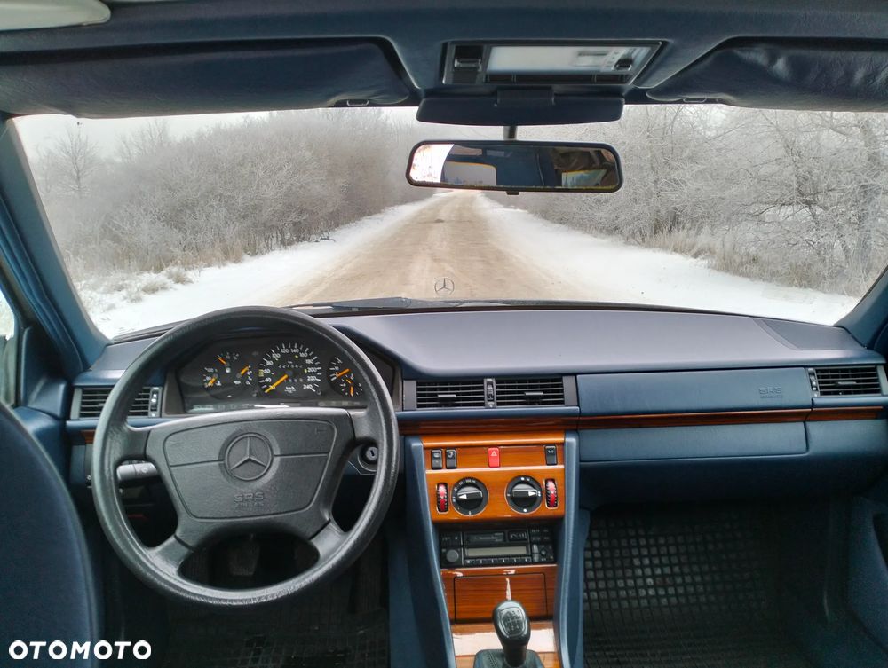 Mercedes-Benz Klasa E 200 T - 15