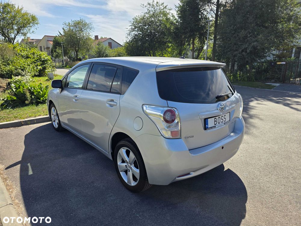 Toyota Verso 2010 photo 3