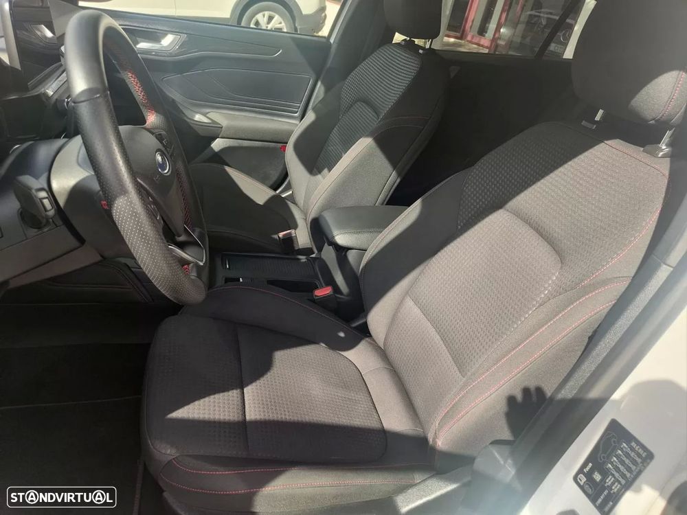 Ford Focus 1.0 EcoBoost MHEV ST-Line X - 6