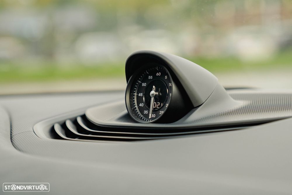 Porsche Taycan Cross Turismo 4 - 13