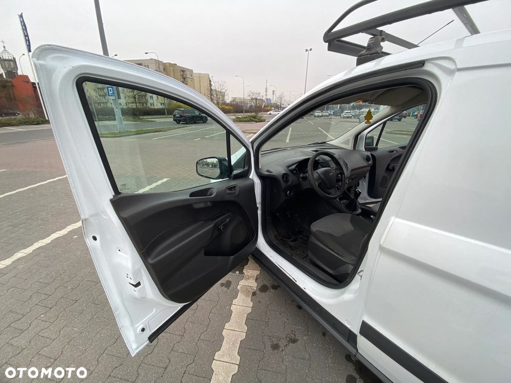 Ford Transit Courier - 12