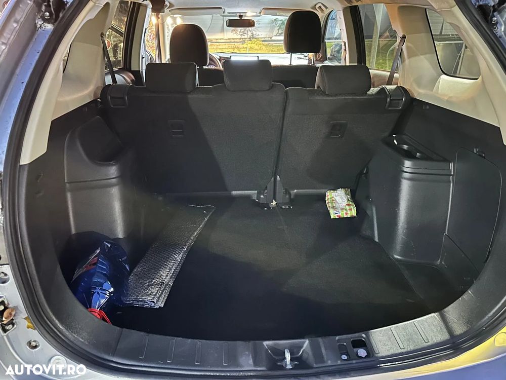 Mitsubishi Outlander - 2