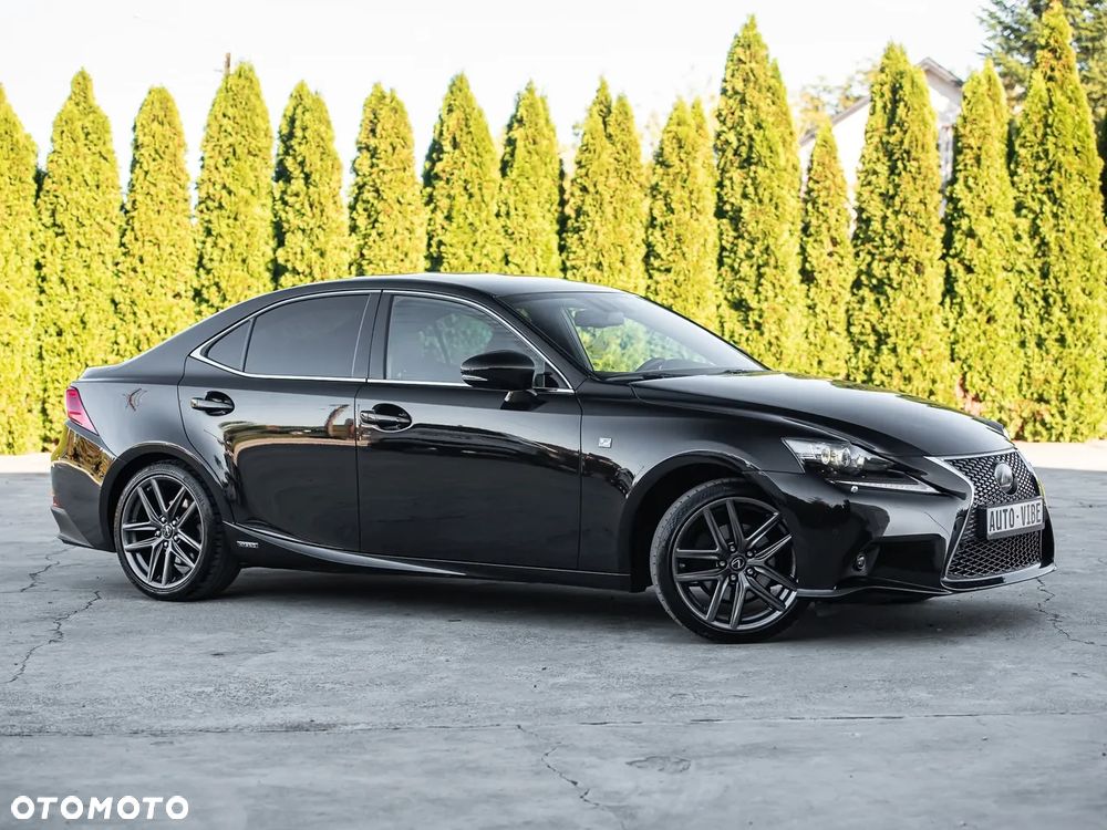 Lexus IS 300h F Sport - 3