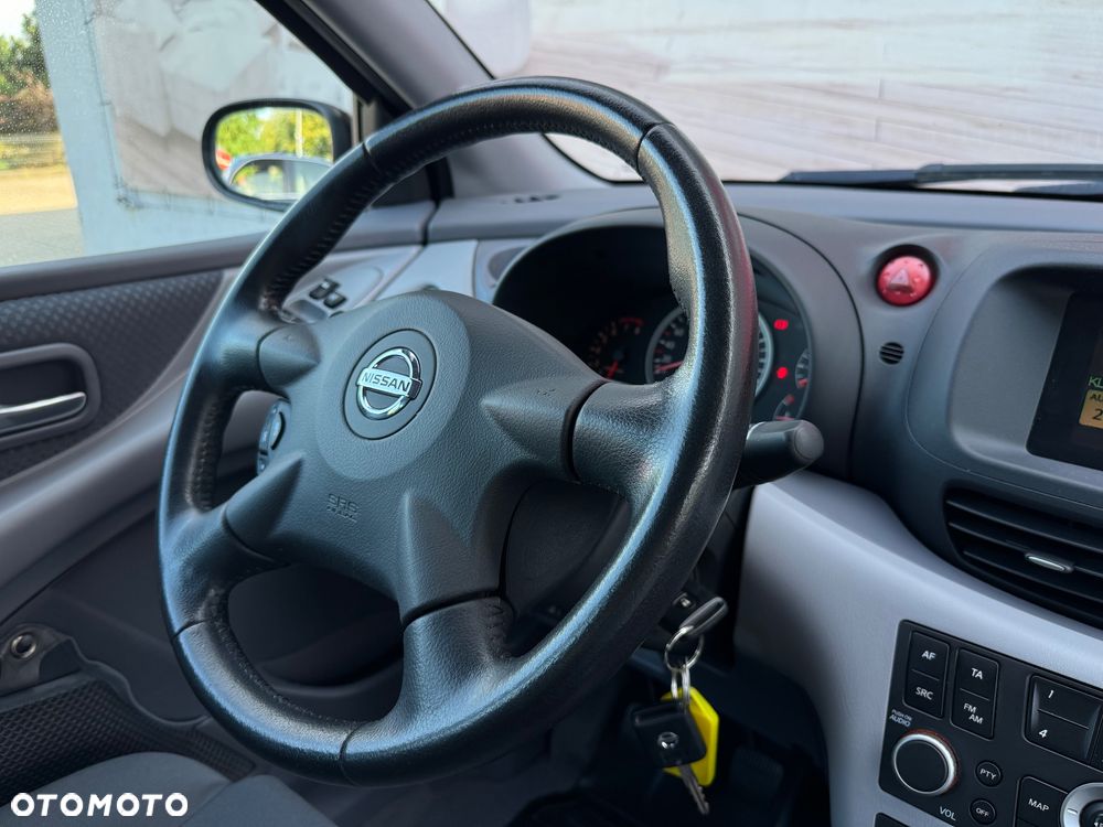 Nissan Almera Tino - 12
