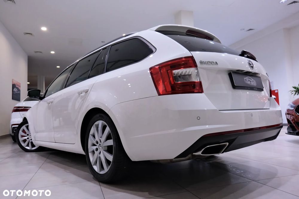 Skoda Octavia 2.0 TDI DSG RS - 17