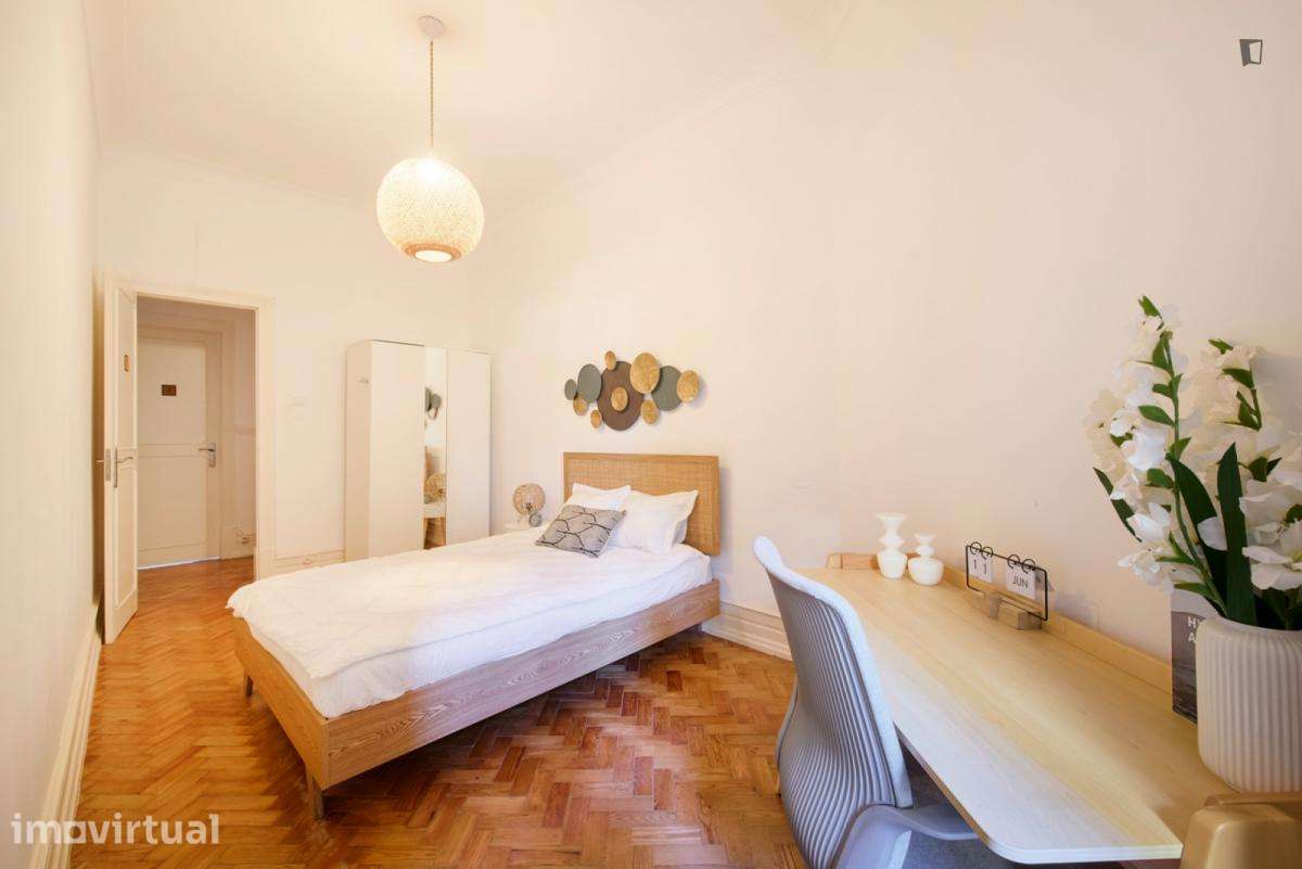 Quarto - localizado em Marquês de Pombal Lisbon - Grande imagem: 5/34