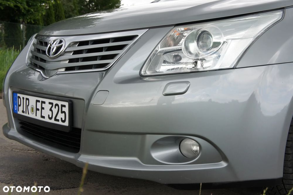 Toyota Avensis 1.8 Comfort - 14