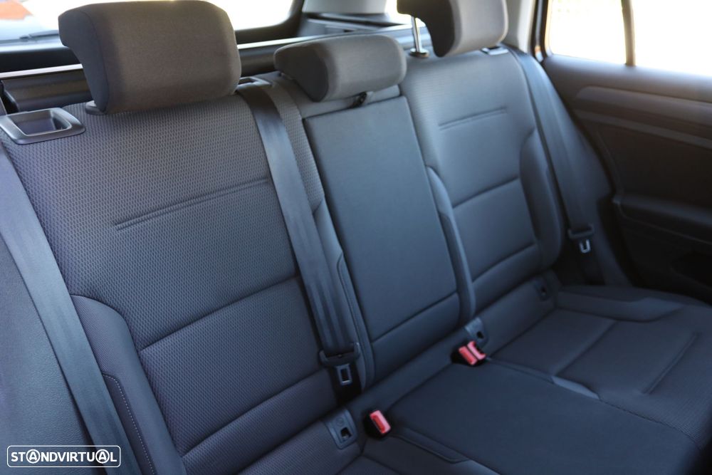 VW Golf Variant 1.6 TDi Highline - 15