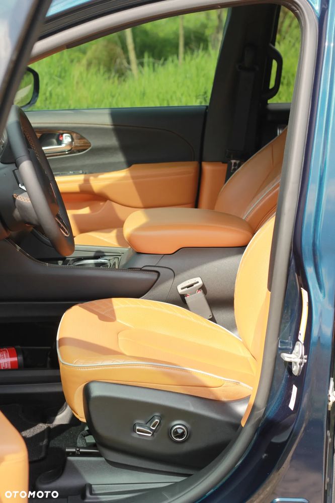 Chrysler Pacifica - 27
