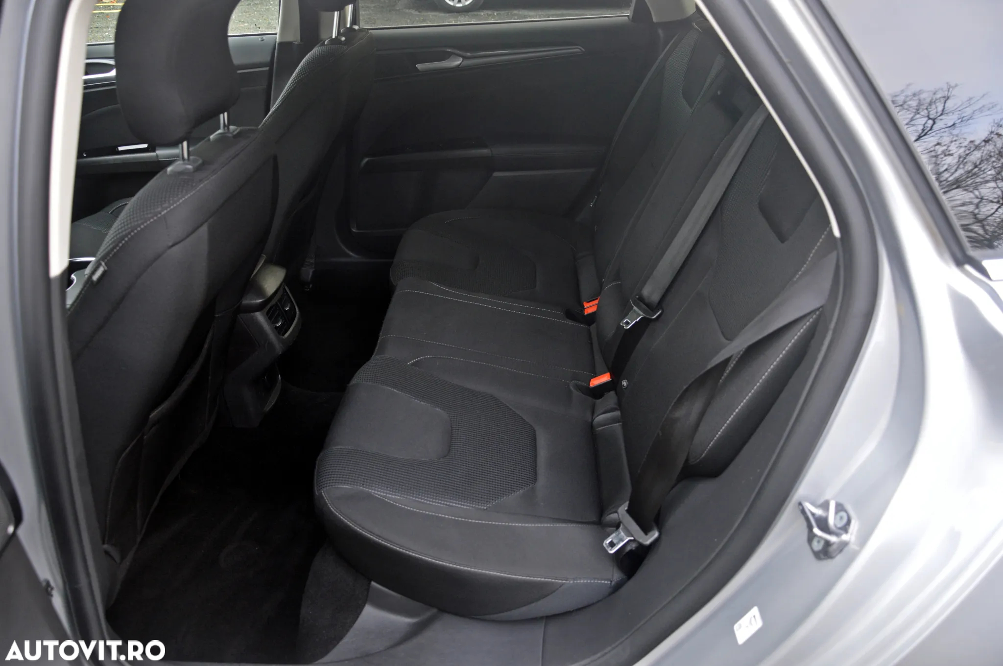 Ford Mondeo 2.0 HEV Titanium - 29