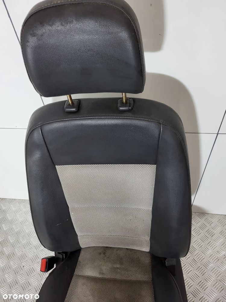 Hyundai H350 Fotel Kierowcy Lewy Przód - 2