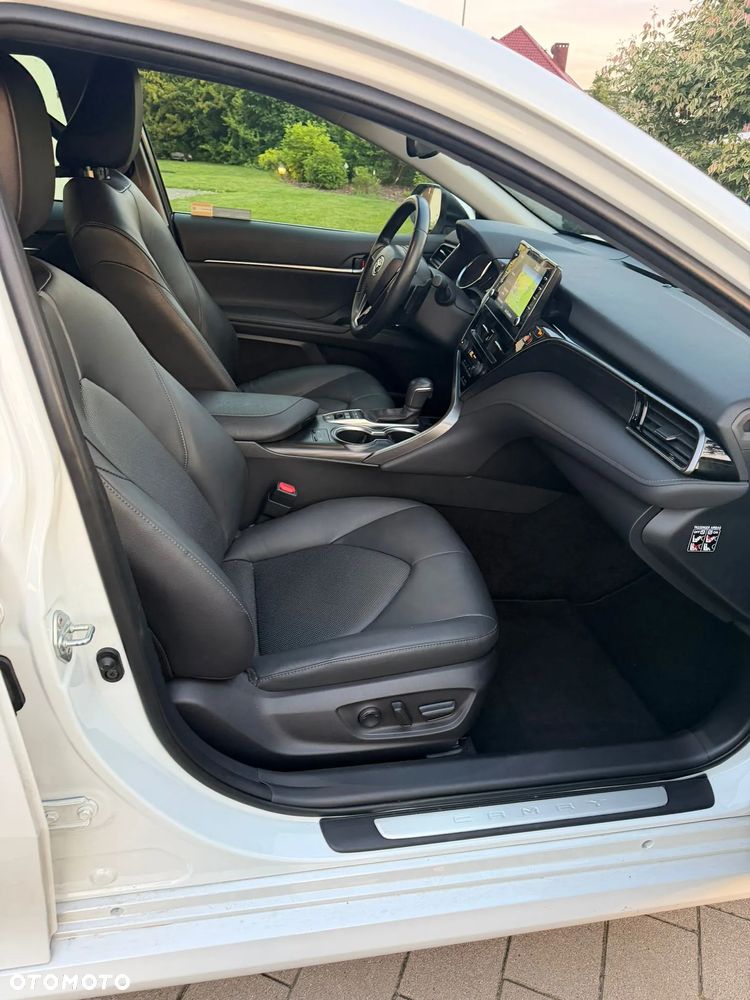 Toyota Camry 2.5 Hybrid Executive CVT - 11