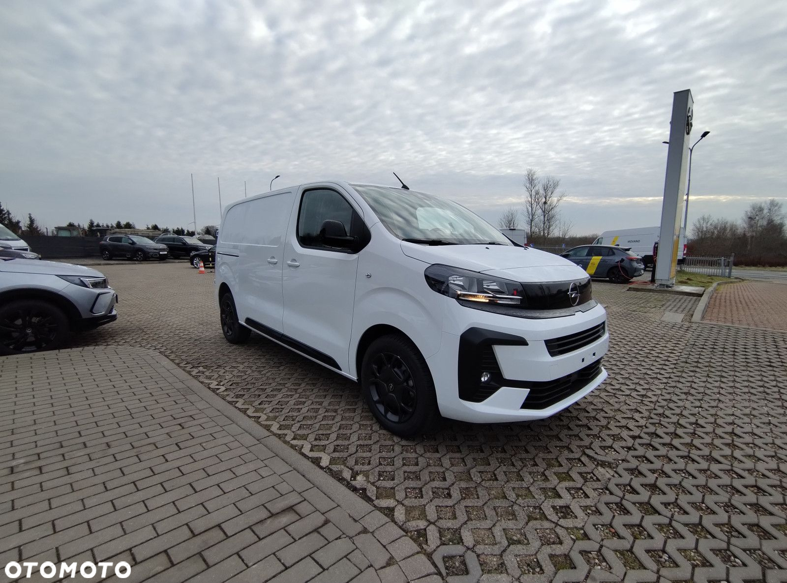 Opel vivaro Nowy Vivaro Furgon Long 2.0d 144 KM MT6 - 15