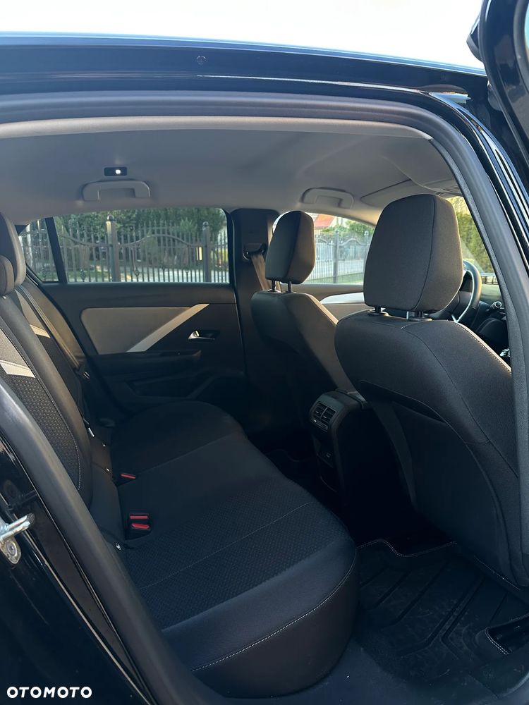 Opel Astra 1.2 Turbo Business Edition - 12