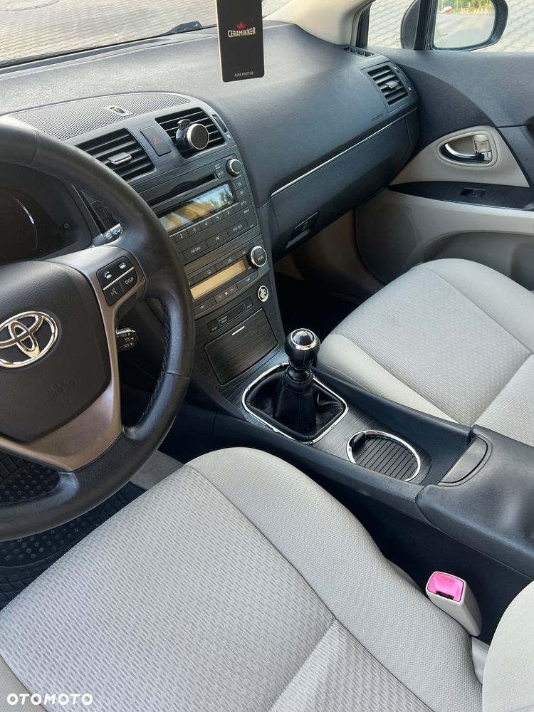 Toyota Avensis 2.0 D-4D 2010 - 13