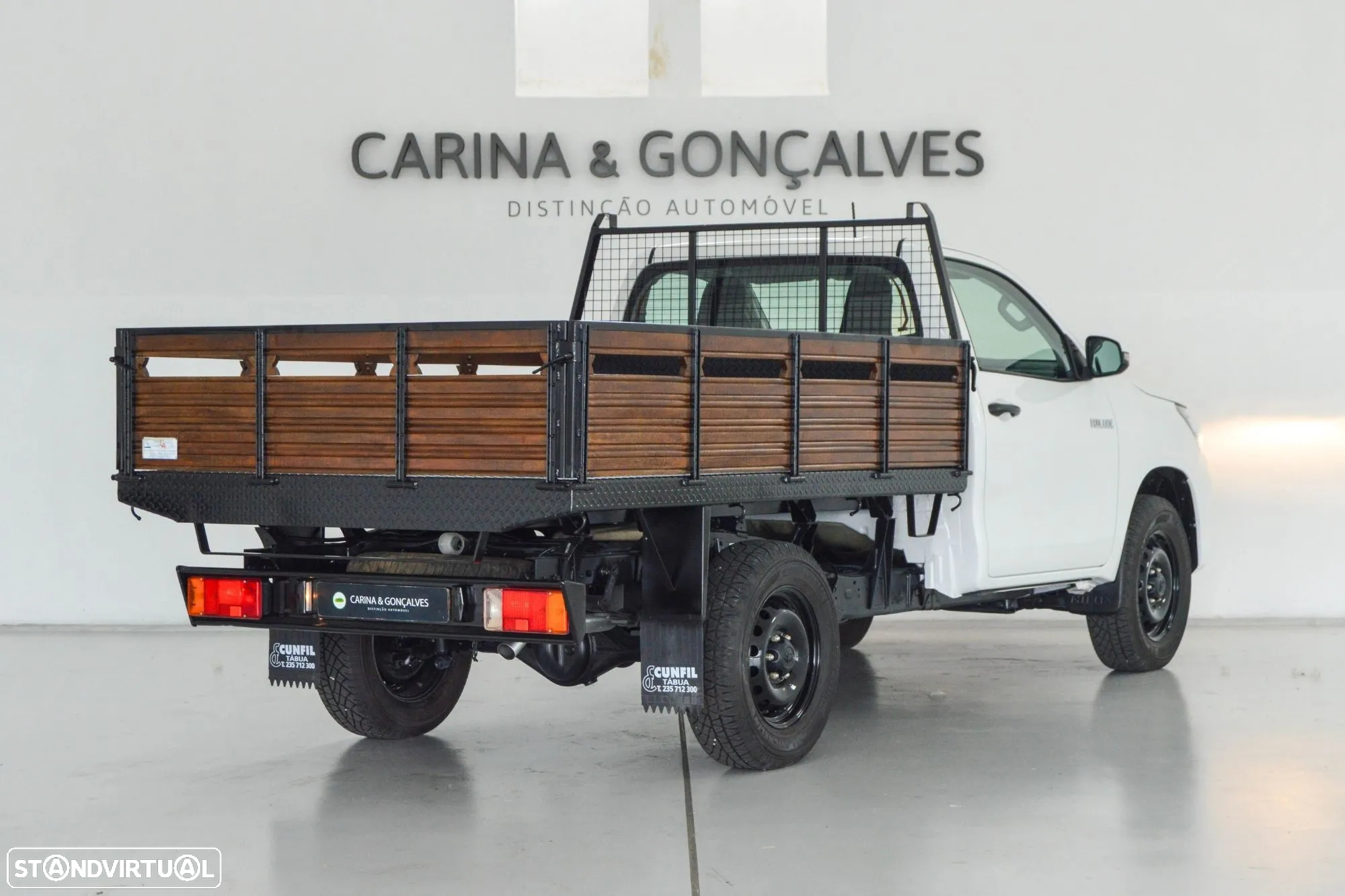Toyota Hilux 2.4 D-4D 4X2 Cabine Simples 2L - 12