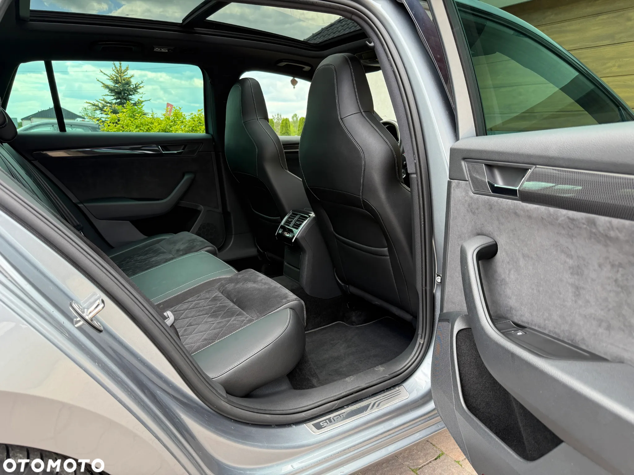 Skoda Superb Combi 2.0 TDI DSG Sportline - 17
