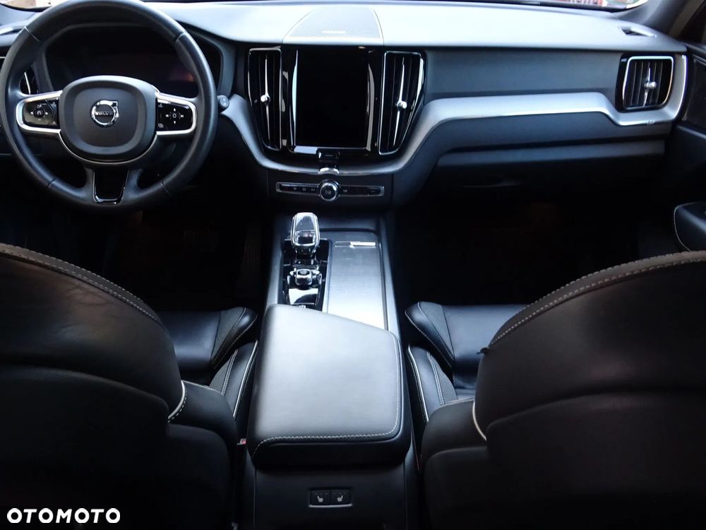 Volvo XC 60 B4 D Plus Dark - 19