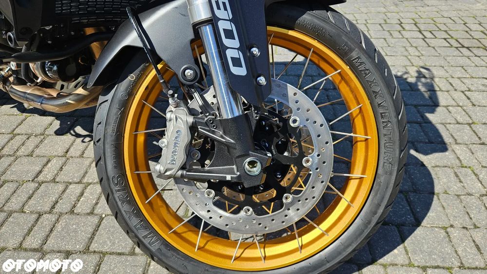 QJMOTOR SRT900SX - 7