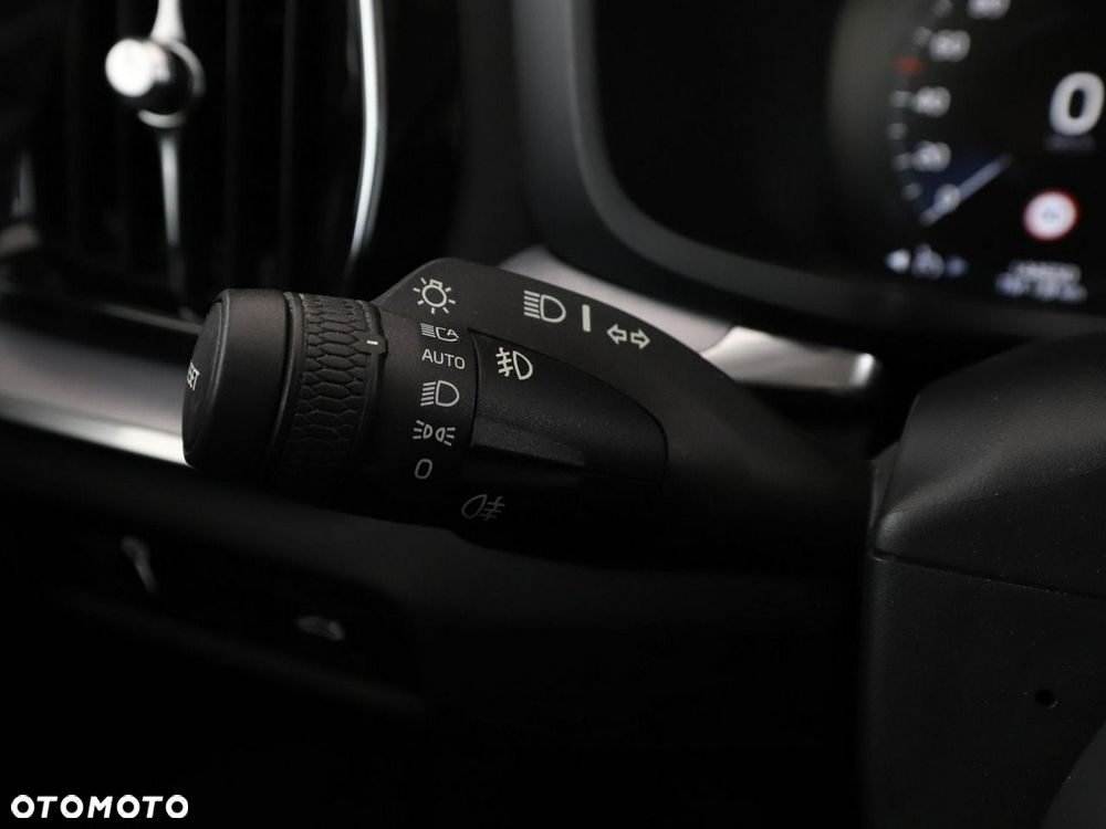 Volvo V60 B4 D Geartronic Momentum Pro - 33