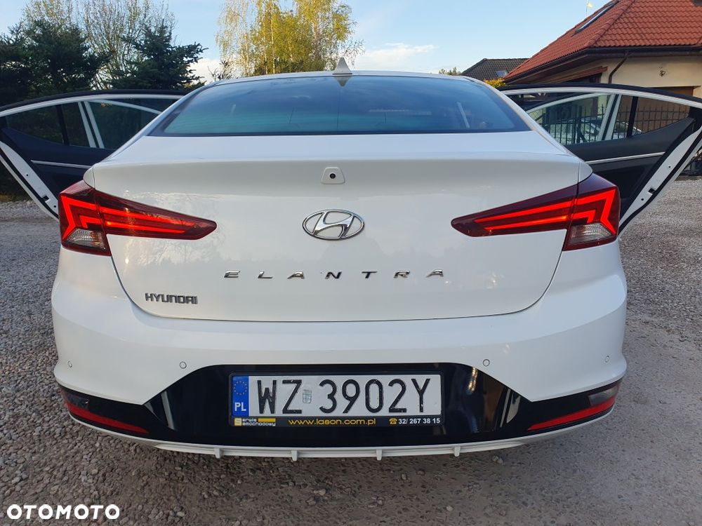 Hyundai Elantra 1.6 Comfort Premiere - 14