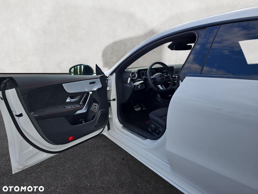 Mercedes-Benz CLA - 10